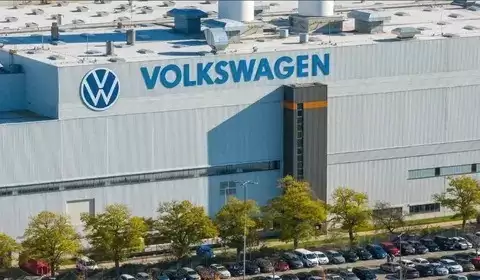 大众德国透明工厂停产整车转型动力电池与出行展示