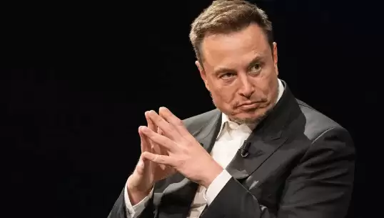 马斯克声称xAI最早2026年实现AGI 放言两三年内战胜对手