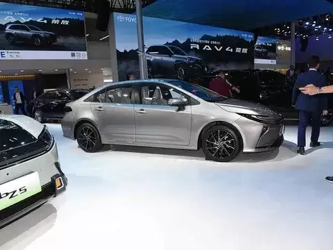 一汽丰田新款卡罗拉即将上市，燃油混动双线发力