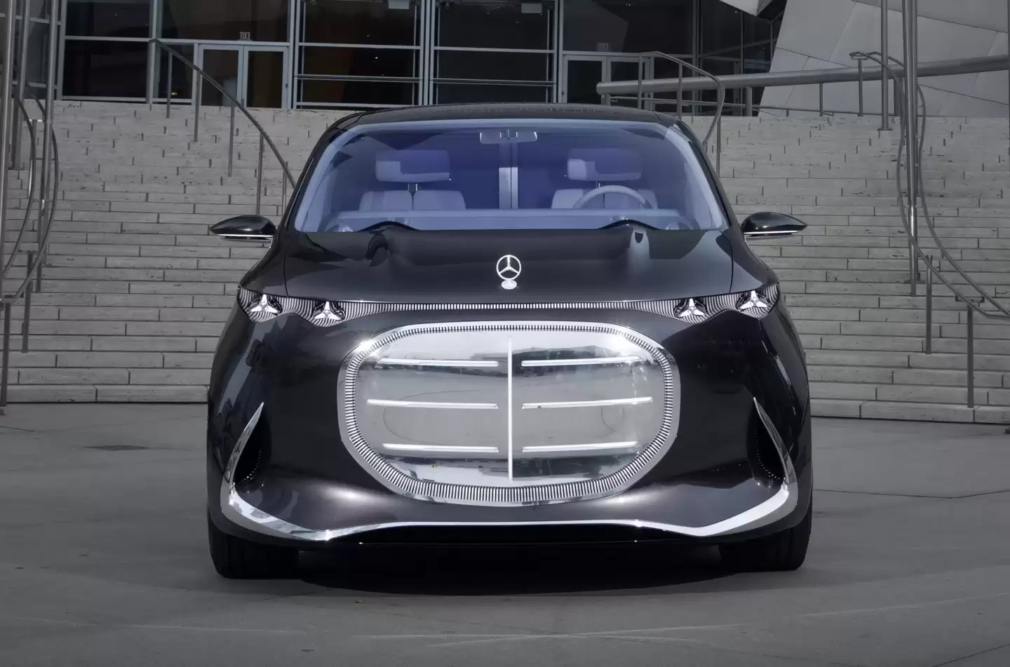 “全球首款豪华城市SUV”:奔驰 VLE 续航超 500 公里,明年 3 月首秀