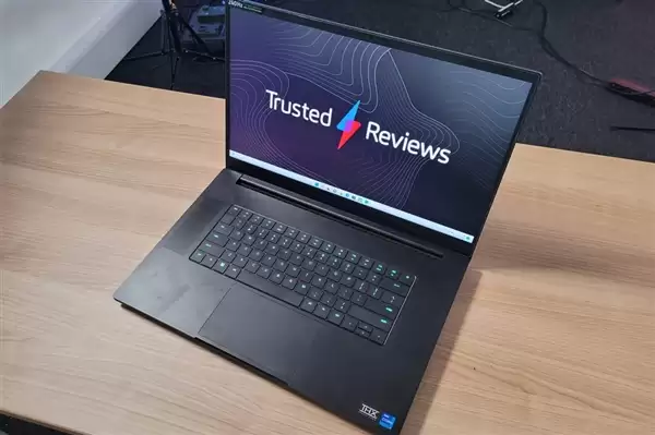 这些山寨游戏本不光碰瓷 卖得还挺贵