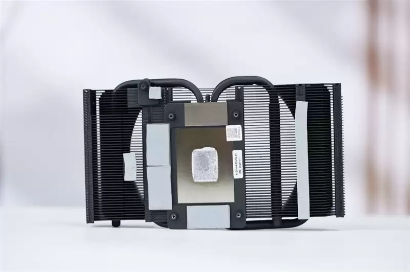 第一款高性能迷你显卡!七彩虹iGame RTX 5070 Mini OC 12GB评测:烤机一小时不到75度