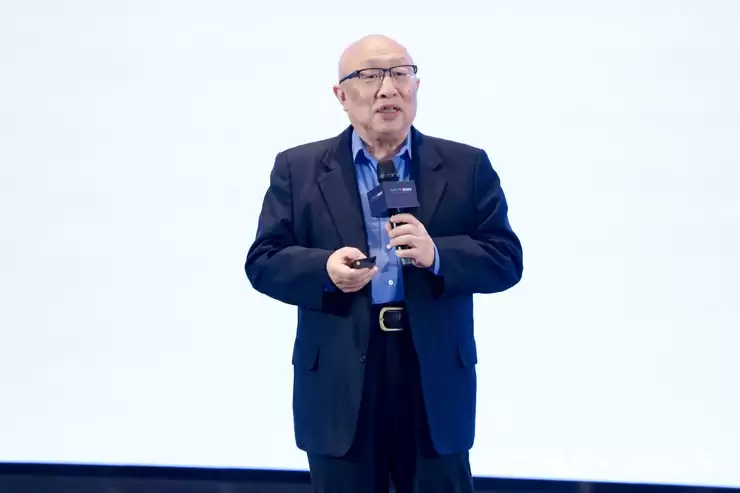 深圳理工大学教务长赵伟:在AI时代,大学的使命是帮学生“找到自己”|GAIR 2025