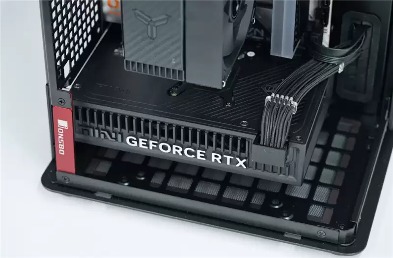 第一款高性能迷你显卡!七彩虹iGame RTX 5070 Mini OC 12GB评测:烤机一小时不到75度