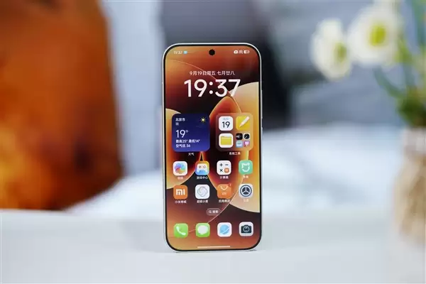 存储成本飙升冲击全球手机市场：明年均价上涨6.9%！所有厂商出货量下跌