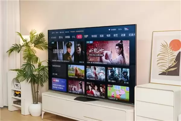 硬核观影秘诀：海信 RGB-Mini LED 电视搭配黑曜屏 Ultra，暗室画质表现超越 OLED