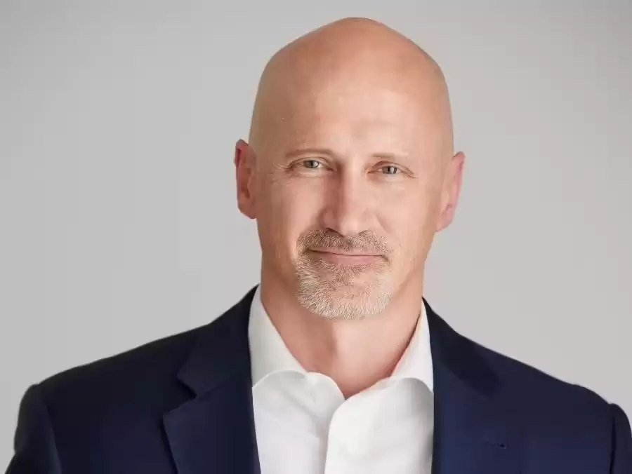 前特斯拉Autopilot主管斯特林·安德森有望接任GM CEO,通用技术转型成关键考验