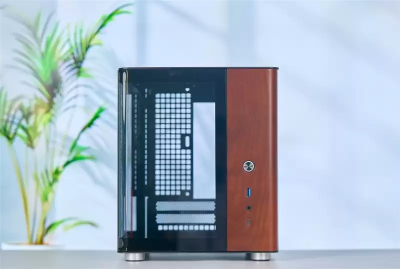 第一款高性能迷你显卡!七彩虹iGame RTX 5070 Mini OC 12GB评测:烤机一小时不到75度