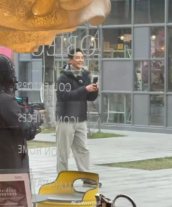 小米14 Ultra官宣下周发布,吴彦祖手持真机曝光引热议