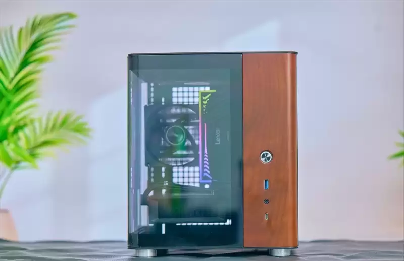 第一款高性能迷你显卡!七彩虹iGame RTX 5070 Mini OC 12GB评测:烤机一小时不到75度