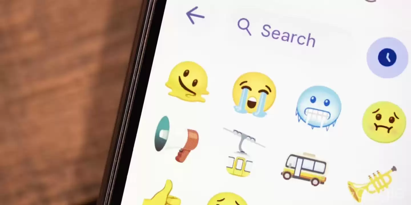 谷歌安卓16调整Emoji表情设计,风格向iOS靠拢