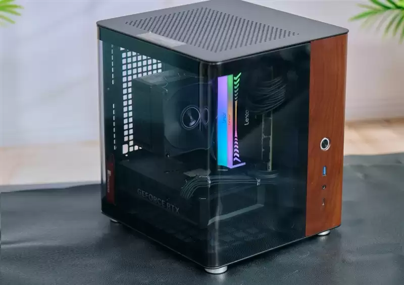 第一款高性能迷你显卡!七彩虹iGame RTX 5070 Mini OC 12GB评测:烤机一小时不到75度