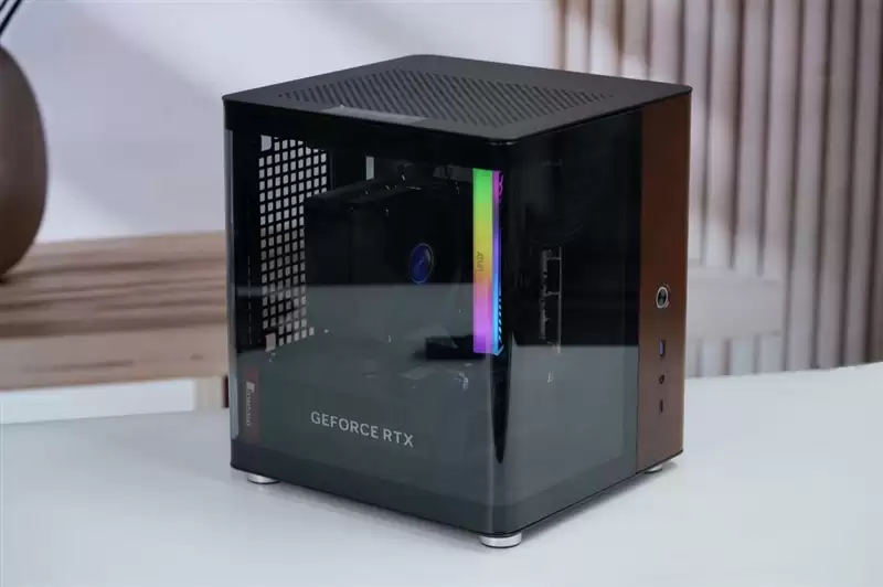 第一款高性能迷你显卡!七彩虹iGame RTX 5070 Mini OC 12GB评测:烤机一小时不到75度