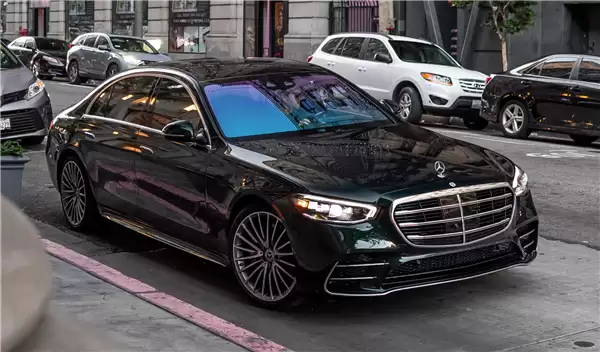 男子把80万的奔驰S借给朋友找对象 自己每天挤公交！结果被坑惨