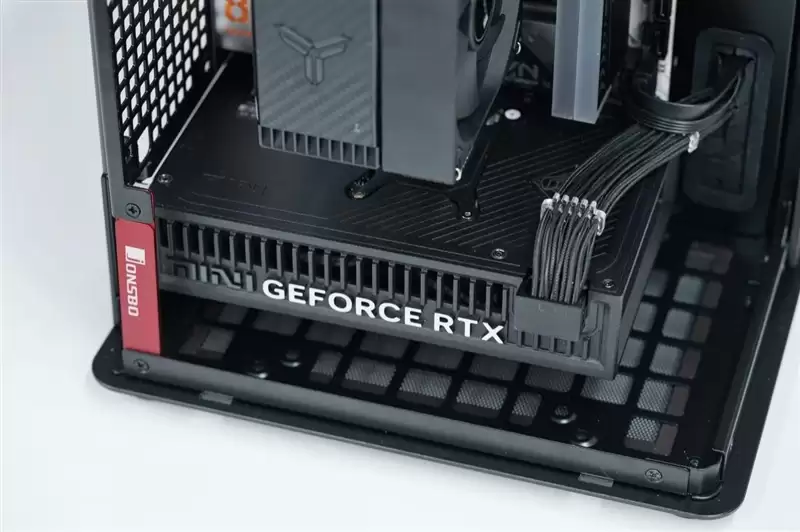 第一款高性能迷你显卡!七彩虹iGame RTX 5070 Mini OC 12GB评测:烤机一小时不到75度