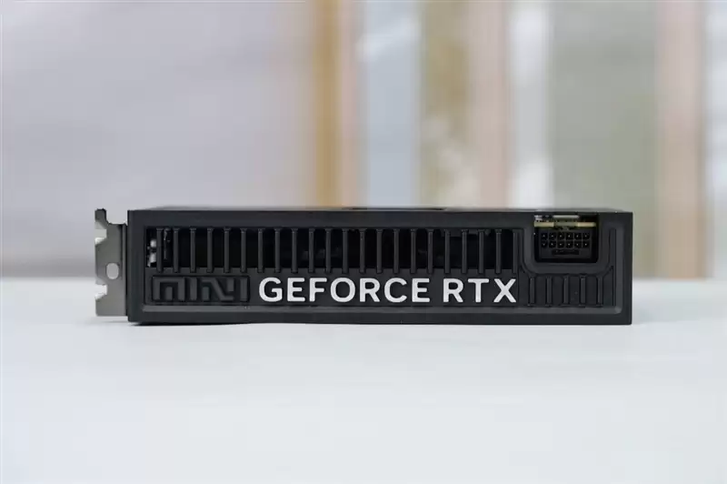 第一款高性能迷你显卡!七彩虹iGame RTX 5070 Mini OC 12GB评测:烤机一小时不到75度