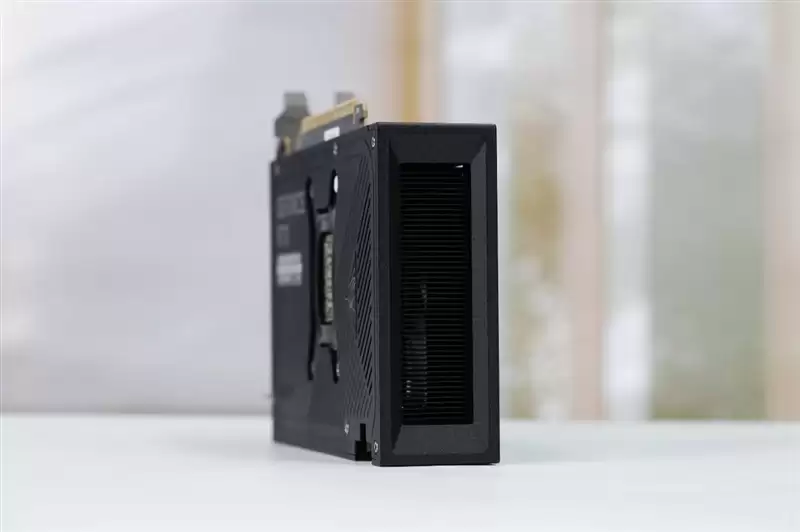 第一款高性能迷你显卡!七彩虹iGame RTX 5070 Mini OC 12GB评测:烤机一小时不到75度