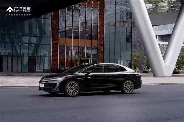 华为乾崑ADS、鸿蒙座舱上车!广汽旗舰轿车昊铂A800开启盲订