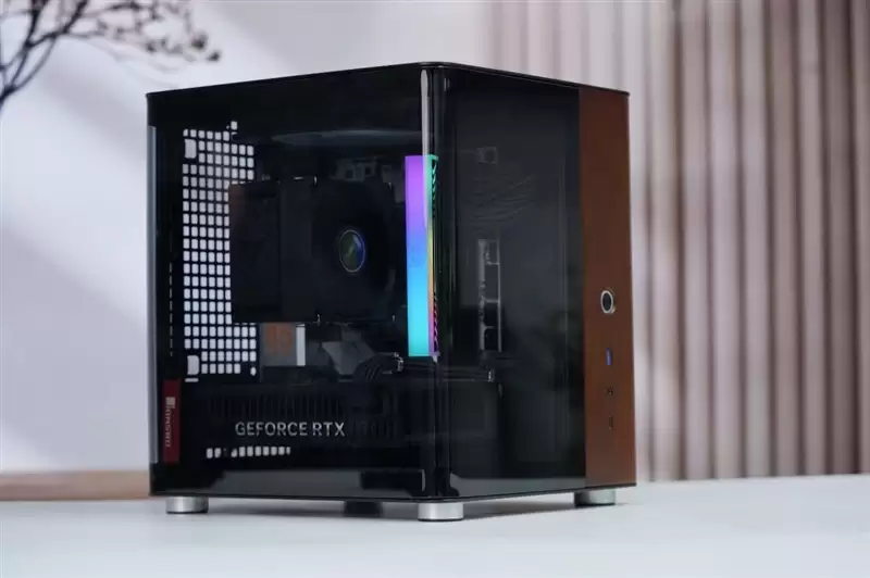 第一款高性能迷你显卡!七彩虹iGame RTX 5070 Mini OC 12GB评测:烤机一小时不到75度