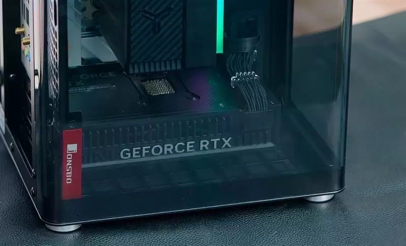 第一款高性能迷你显卡!七彩虹iGame RTX 5070 Mini OC 12GB评测:烤机一小时不到75度