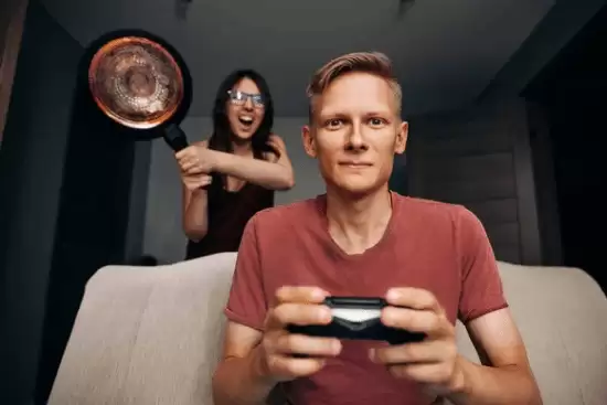 PS5提示音成情侣暗号 网友热议生活中的游戏默契