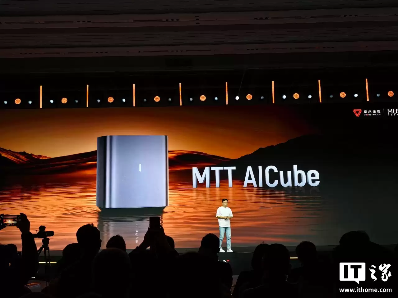 摩尔线程发布MT Lambda具身智能仿真训练平台、MT Robot具身智能解决方案,2026年第一季度开源关键仿真加速组件Mujoco-warp-MUSA