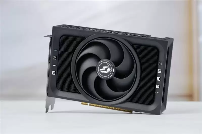 iGame RTX 5070 Mini OC发布:180mm小体积极致性能