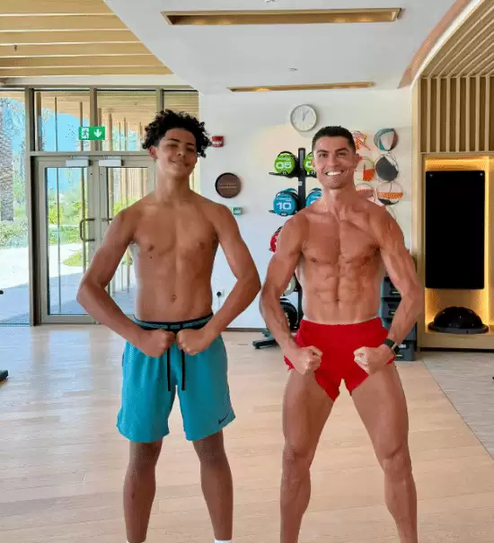 40岁这状态太夸张!C罗晒肌肉照:宛如魔鬼筋肉人