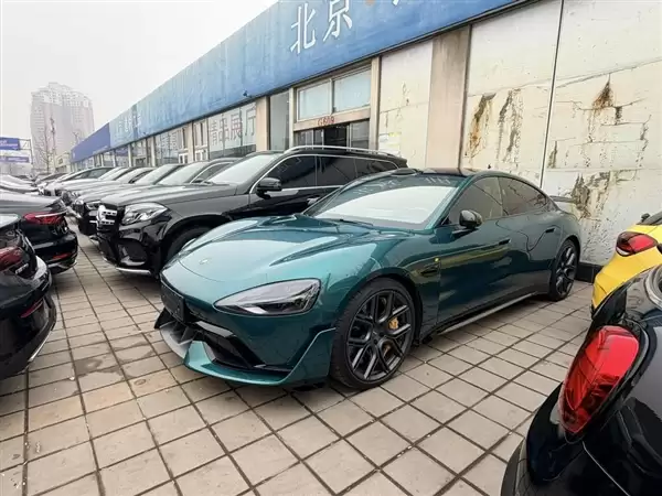 卖一辆二手小米SU7 Ultra可赚1万元!车商对小米汽车爱恨交加