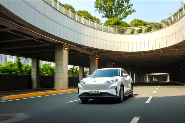 打破GPS严重依赖!全球首款独立北斗量产车风行SKY EV01交付