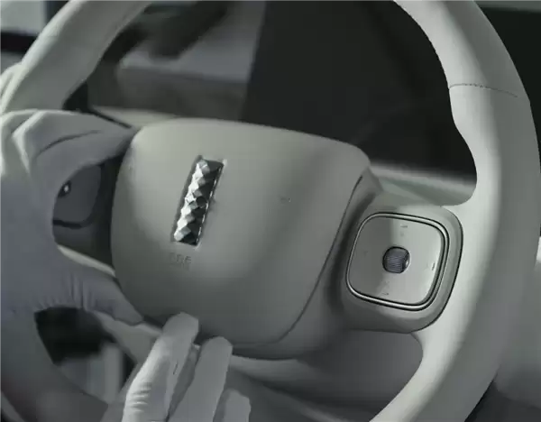 贾跃亭的新车法拉第FX One明天量产下线：方向盘只与长城高山换了个标