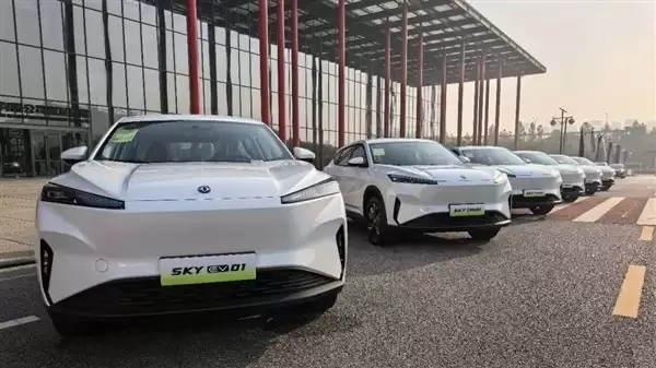 东风风行SKY EV01发布：全球首款集成独立北斗终端的量产电动车