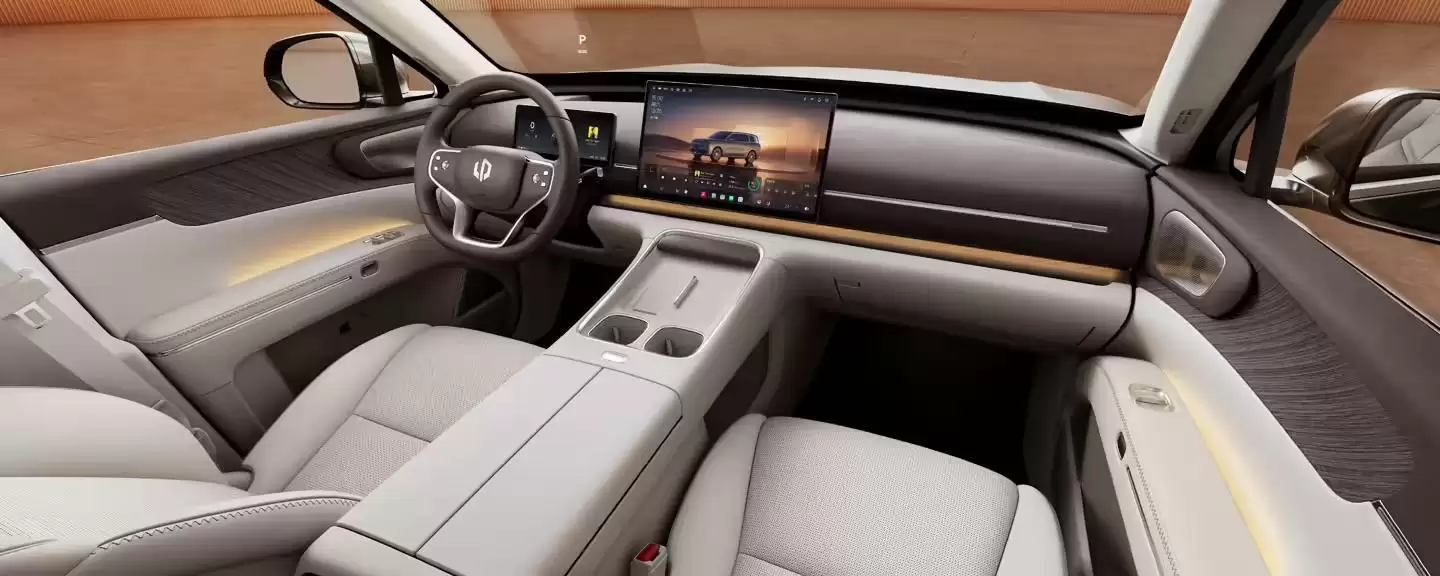 零跑旗舰SUV D19座舱公布：采用多屏系统、二排“零重力”座椅