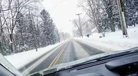 冬季行车安全防护全攻略：系统维护与驾驶技巧