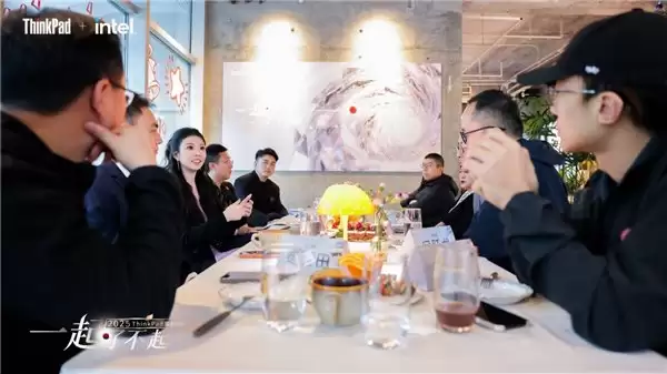 2025 ThinkPad 黑FUN礼媒体沙龙，共话个人AI生产力图景
