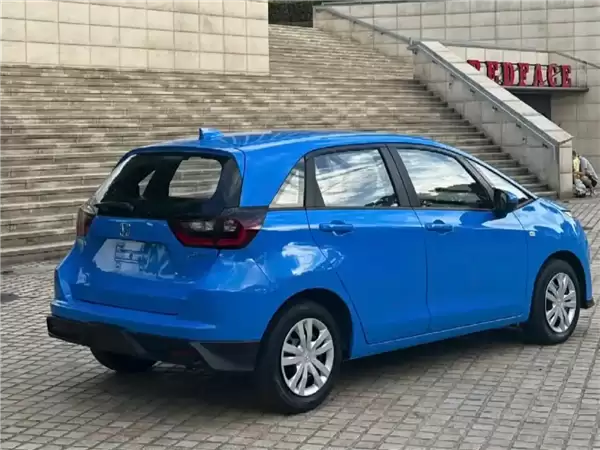 新款本田飞度实车亮相:大眼变眯眯眼 明年一季度上市