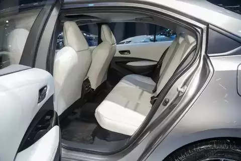 2025款卡罗拉焕新上市：轴距加长+双擎混动，科技颜值双升级