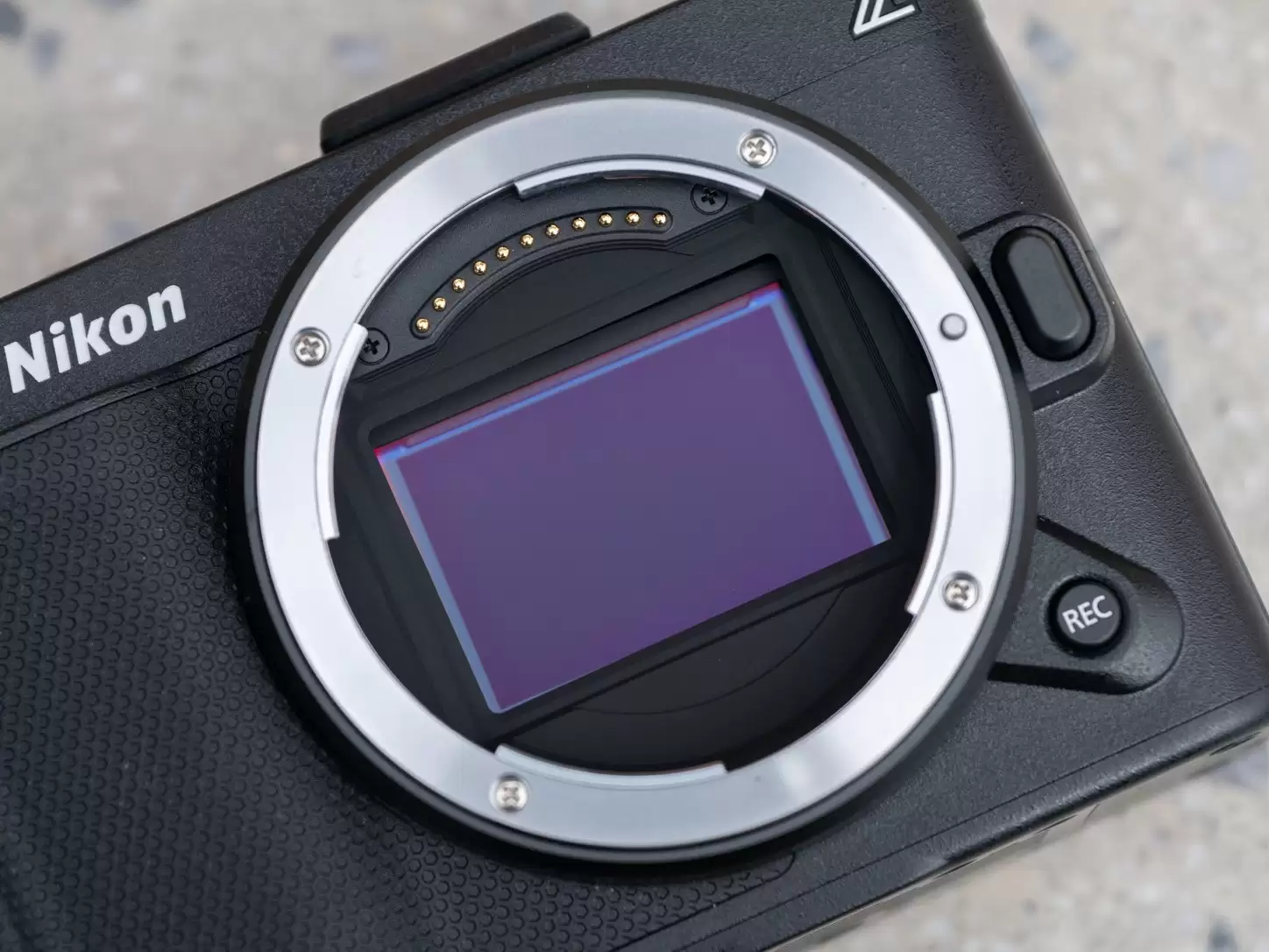 尼康ZR果冻效应明显吗