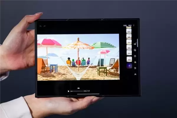 冬日节序 光影献礼 三星 Galaxy Z TriFold 以非凡影像记录节日华章