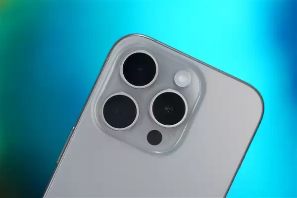 iPhone实况图总定格尴尬瞬间引热议 苹果回应：系统随机选取