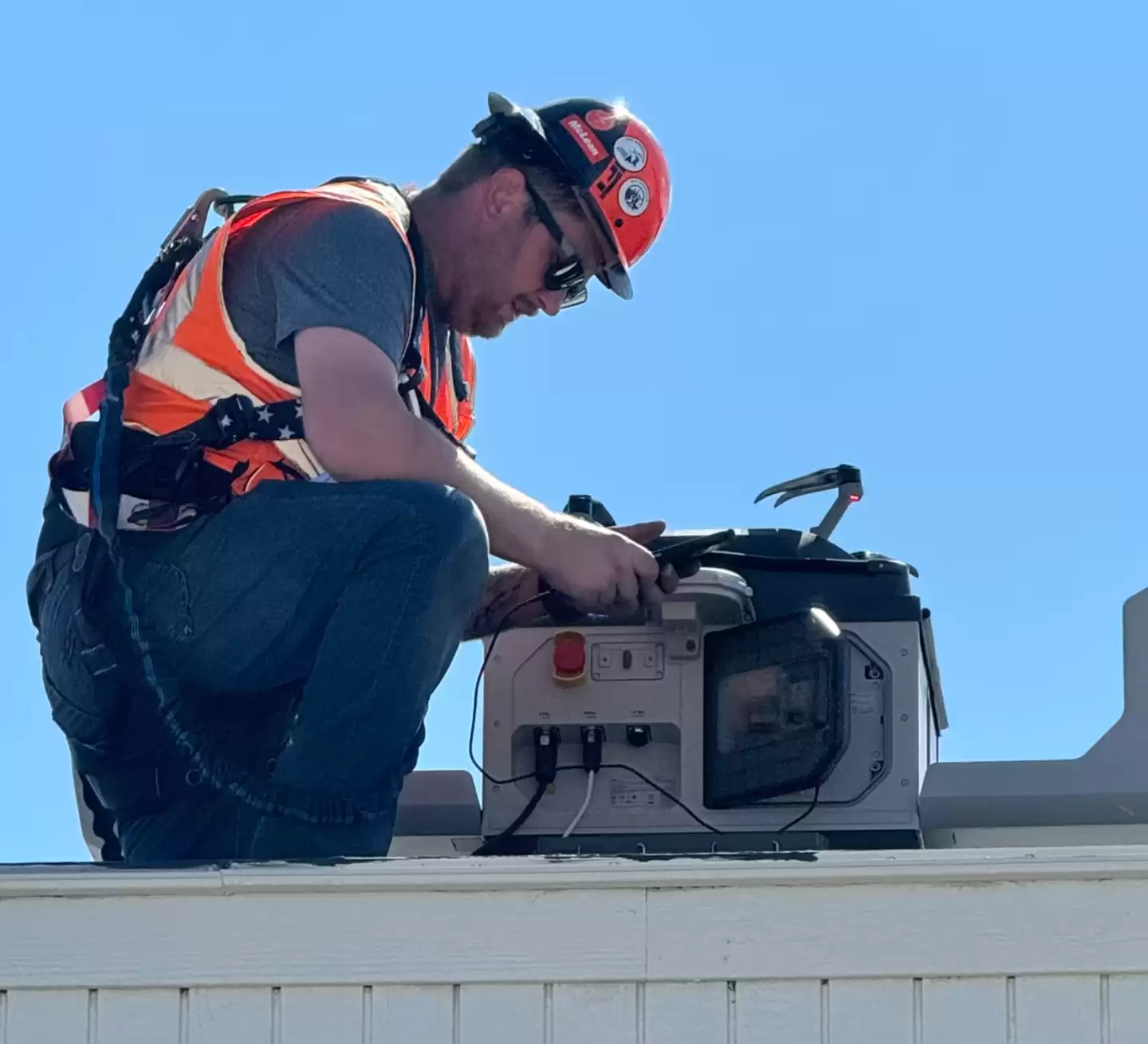 美国政府封禁外国无人机引发愤怒，飞手称中国无人机无法替代