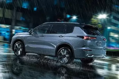 三菱欧蓝德PHEV推Black Edition特别版,黑化外观+高阶内饰亮相