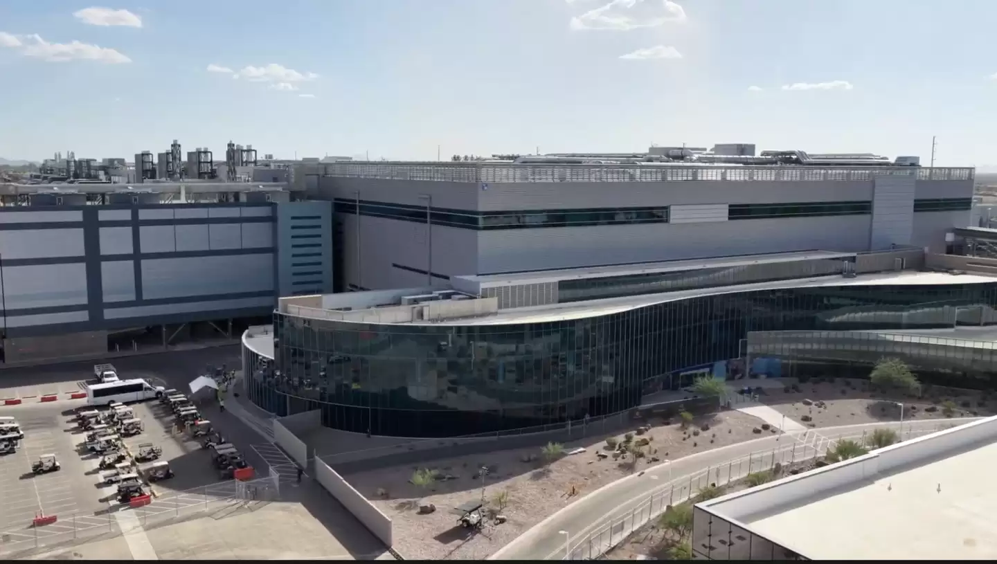 前董事锐评为何英特尔代工业务难吸引人:最大问题是既当伙伴又当对手