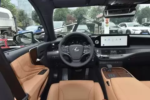 雷克萨斯LS操控体验:行政级豪华与精准驾控的完美平衡