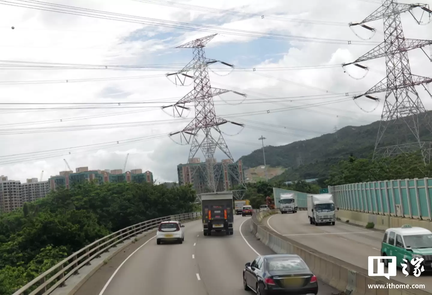 “粤车南下”明日零时起正式实施，首批中签广东车主可驾车驶入香港市区