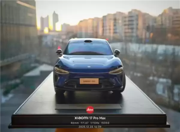 仪式感拉满!小米给员工发 YU7 定制车模 印有名字和工号