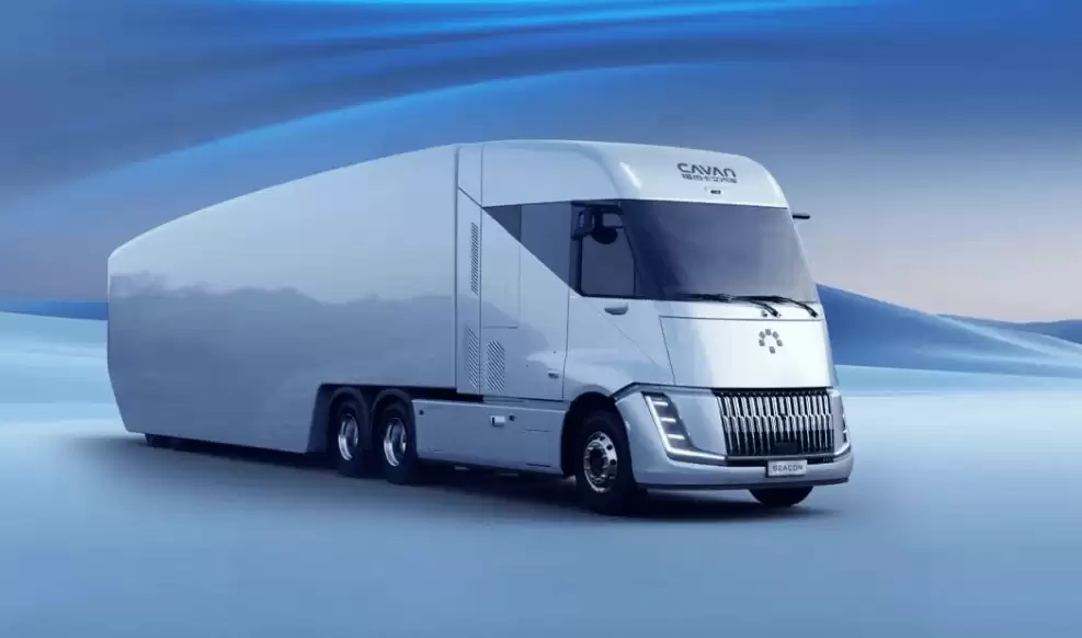 北汽福田发布国内首款量产液氢重卡，号称像加油一样加氢