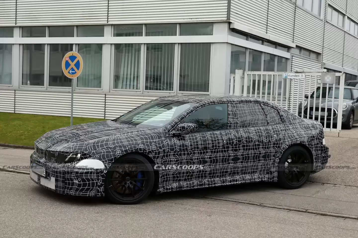 宝马纯电 M3 路测图曝光：预估 700 马力、四电机驱动