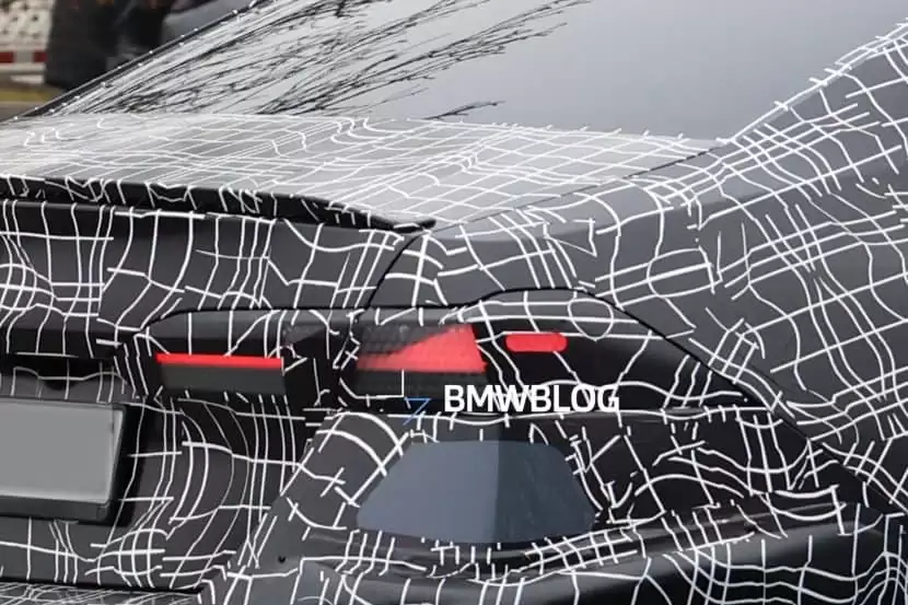 新款宝马 M5 原型车谍照曝光:前脸双肾格栅、大灯崭新