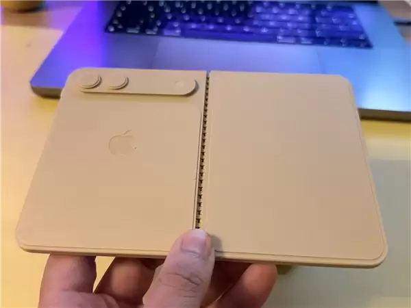 苹果首款折叠屏蓄势待发！iPhone Fold机模出炉